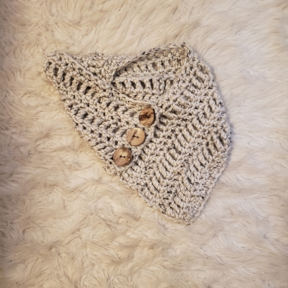 Accessories - Cute button up scarf